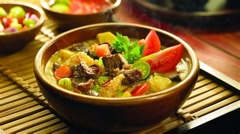  Soto Betawi: Bir Kelimeyle Açıklayayım, Ekşi-Kremalı Bir Lezzet Şöleni!