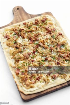  Tarte Flambée: Geleneksel Alsace Lezzeti ile Sıcacık Bir Pizza Aşkı!