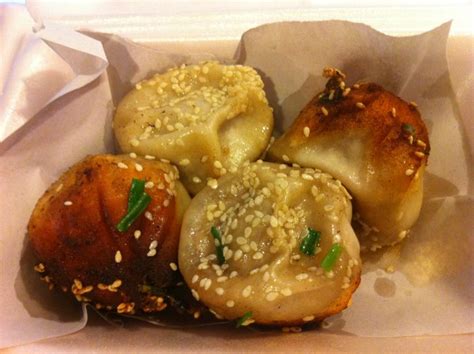  Yipin Xiaolongbao:  Çıtır Kenarlar ve Sıcak Suyla Dolu Lezzet Bombası!